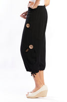 Side Button Linen-Blend Capri in Black